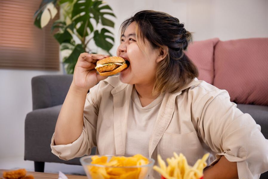 la malbouffe conduit à un excès de poids